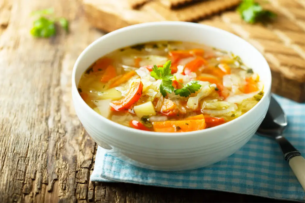 Gemüsesuppe mit Suppengrün