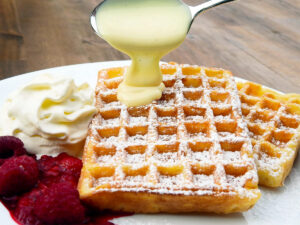 Belgische Waffeln ohne Ei mit Vanillesoße