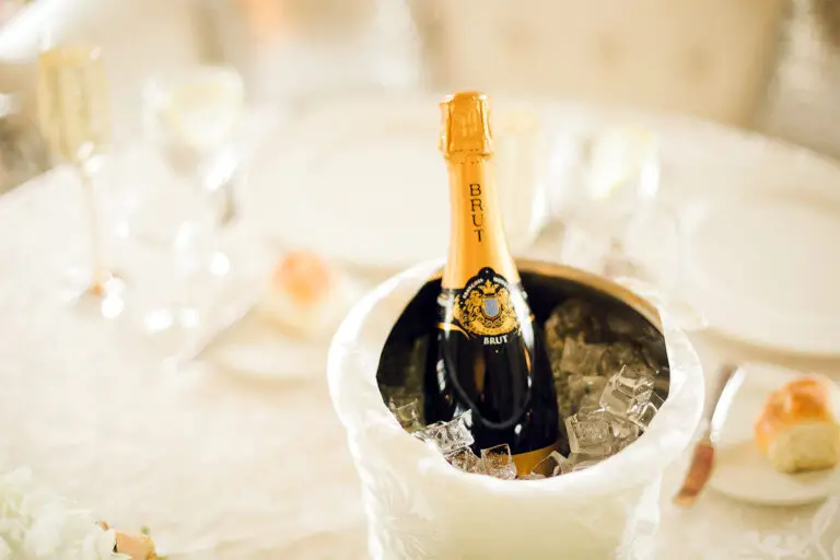 Wie lange ist Champagner haltbar?