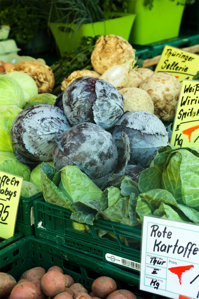 frischer Kohl im Korb