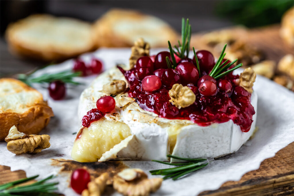 gebackenen Camembert mit Preiselbeeren