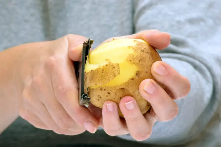 Kartoffeln schälen wie ein Küchenchef, die effizientesten Techniken.