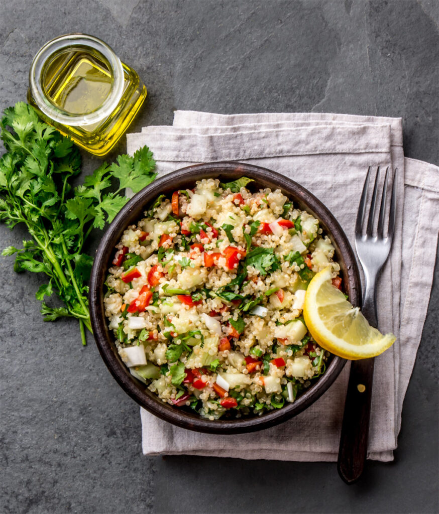 Quinoa-Salat in einer Schüssel