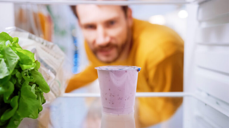 Wie lange hält Joghurt im Kühlschrank?