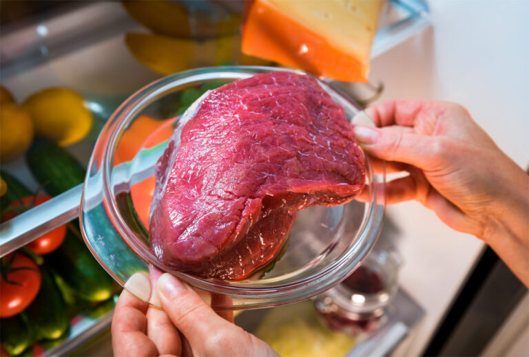 Wie lange hält Rindfleisch im Kühlschrank? Diese Tipps musst du kennen.