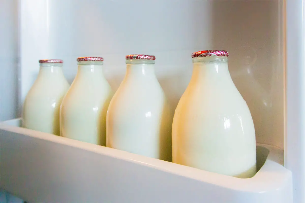 Wie lange hält sich Milch im Kühlschrank