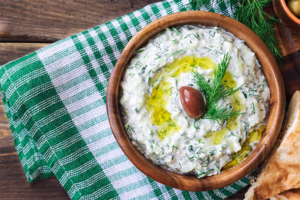 Tzatziki in einer Schüssel