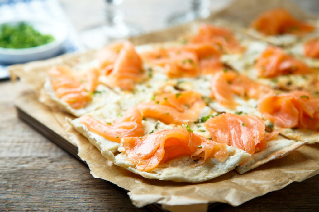 Flamm-Kuchen mit Lachs