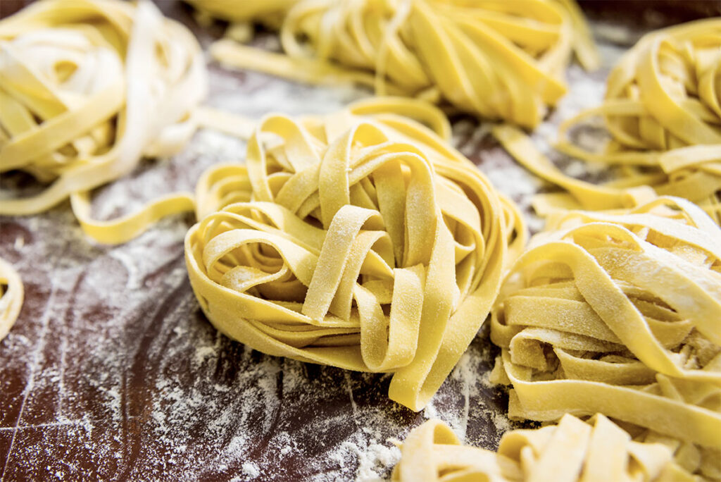 Selbstgemachte Pasta: hausgemachte Tagliatelle.