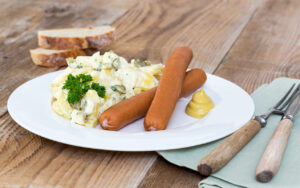 Kartoffelsalat mit Würstchen Rezept