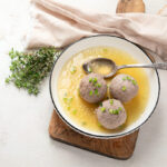 Leberknödel mit Brühe Rezept