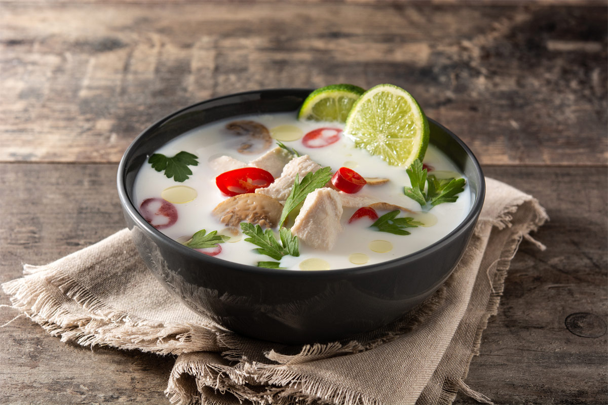 Tom Kha Gai – thailändische Kokosnusssuppe (Rezept) Tom Kha Gai – thailändische Kokosnusssuppe (Rezept)