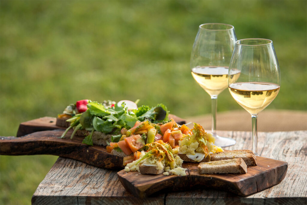 Traditionelle italienische Vorspeise mit Weißwein